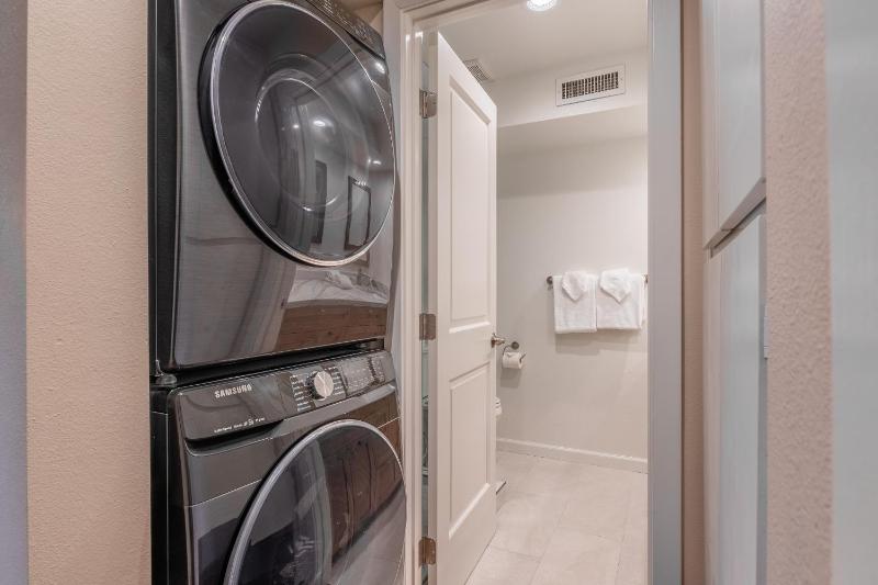 Updated 2 Bedroom Plus Loft 3 Bathroom Snowcreek Phase V #860 Sleeps 6 - image 3