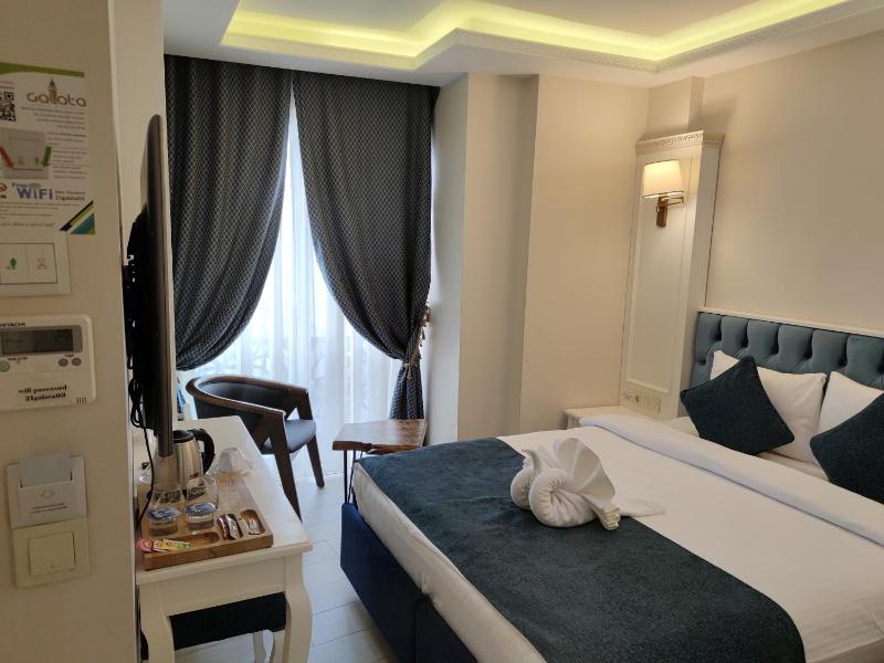 Deluxe Double Room with Sea View image 4