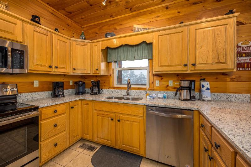 Luxurious 6BR Smoky Mountain cabin with stunning views game room fire pit and hot tub Wi-Fi - image 26