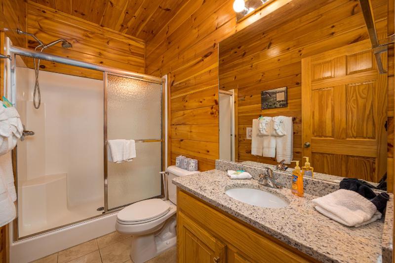 Luxurious 6BR Smoky Mountain cabin with stunning views game room fire pit and hot tub Wi-Fi - image 41