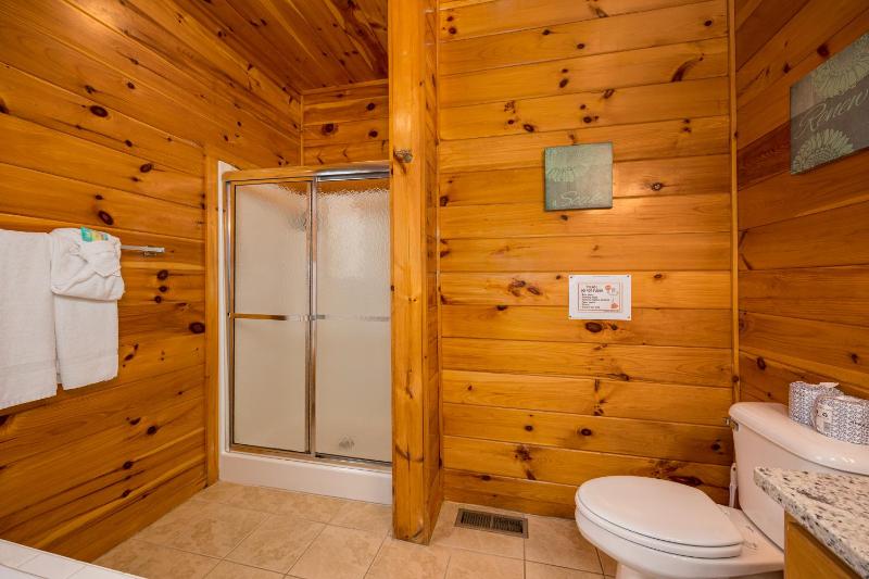 Luxurious 6BR Smoky Mountain cabin with stunning views game room fire pit and hot tub Wi-Fi - image 32