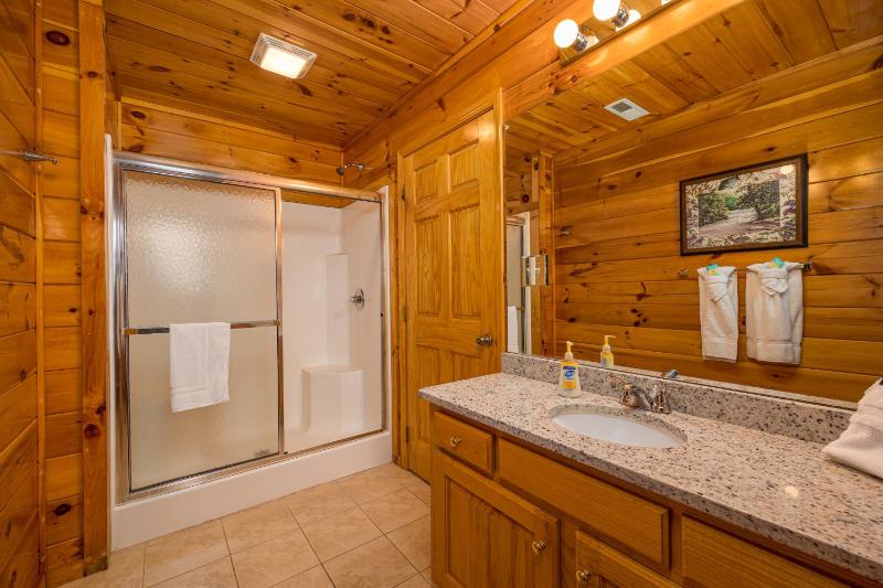 Luxurious 6BR Smoky Mountain cabin with stunning views game room fire pit and hot tub Wi-Fi - image 7