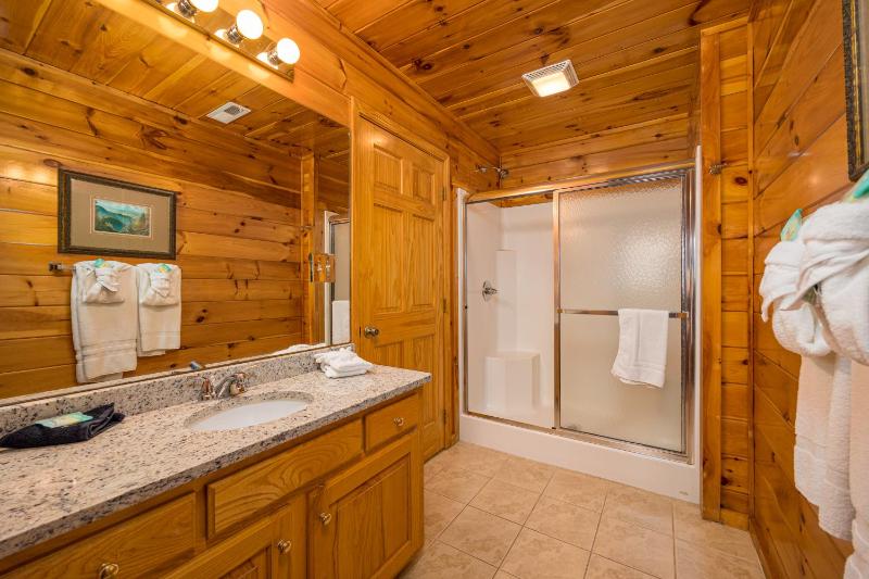 Luxurious 6BR Smoky Mountain cabin with stunning views game room fire pit and hot tub Wi-Fi - image 16