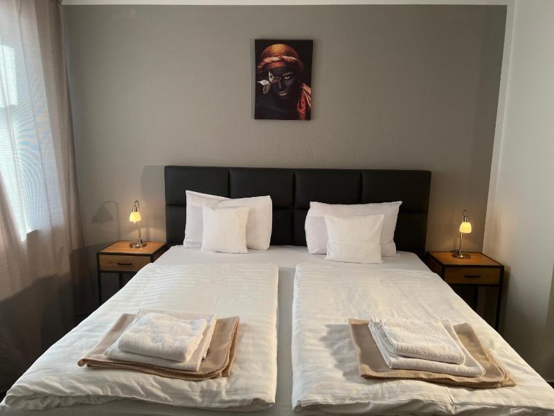 Double Room image 4
