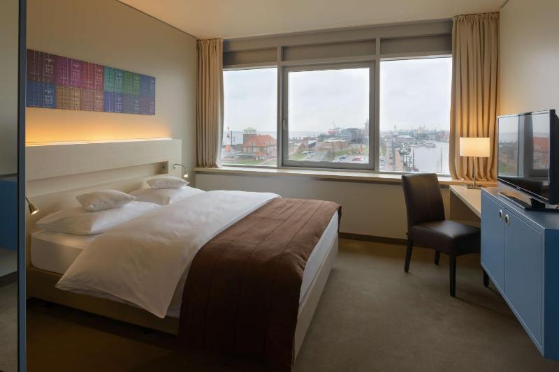 Comfort Queensize Zimmer mit seitlichem Blick auf die Weser image 1