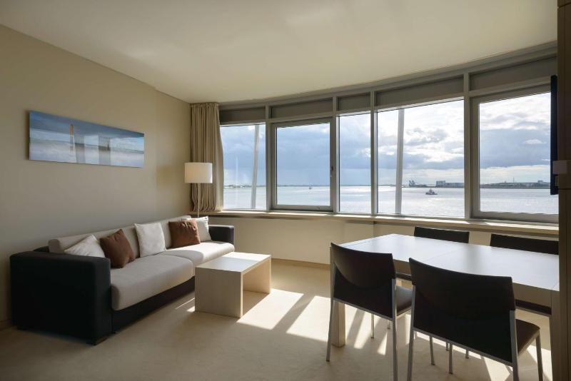 Studio with direct Weser View image 1