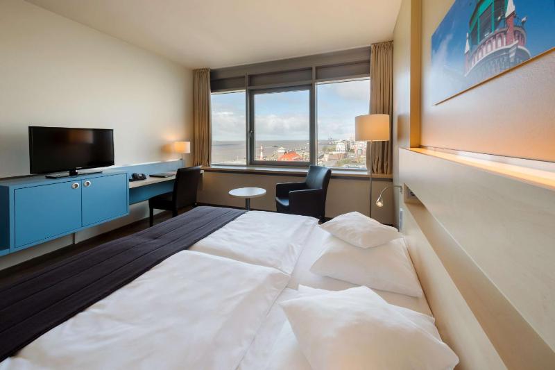 Superior Doppelzimmer mit seitlichem Blick auf die Weser image 1