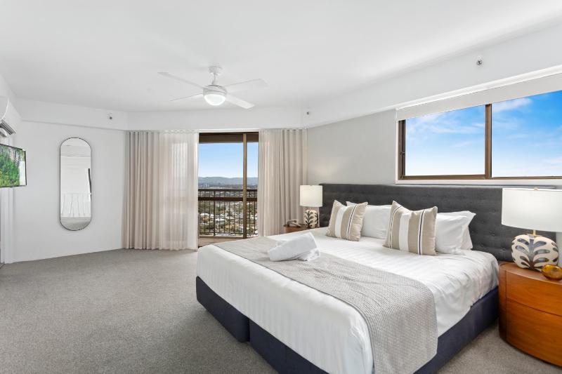 Burleigh Esplanade Apartments - image 11
