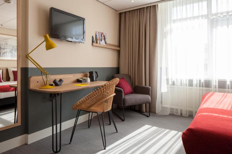 Standard Double Room image 3