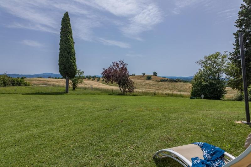 One-Bedroom Apartment with Garden View image 3