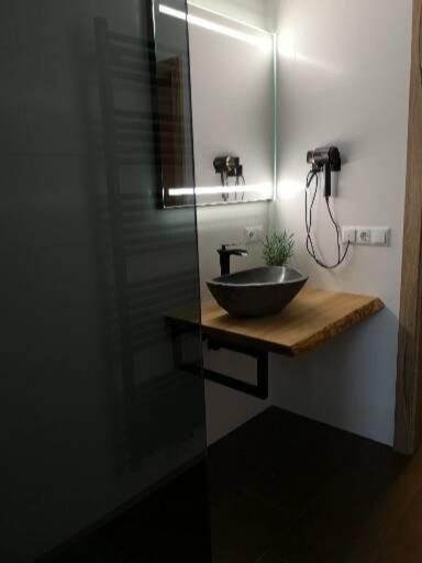 Five-Bedroom Apartment with Garden View image 3