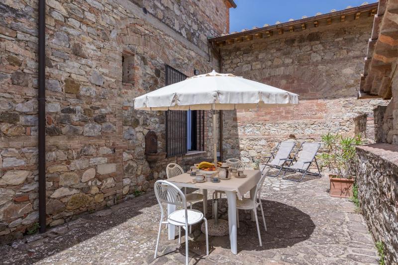 One-Bedroom Apartment image 3