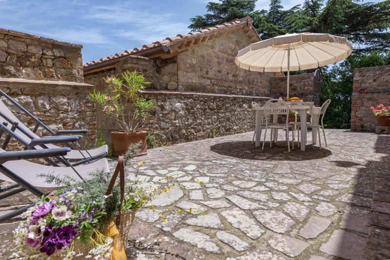 One-Bedroom Apartment image 4