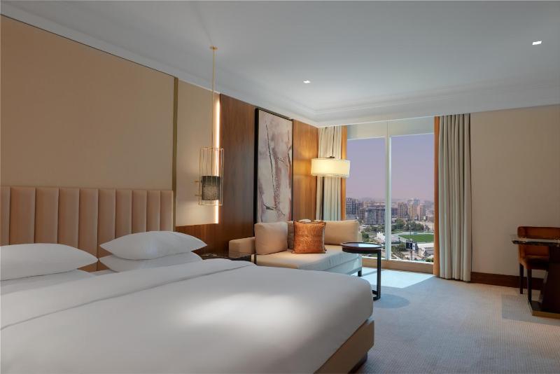 Superior King Room image 3