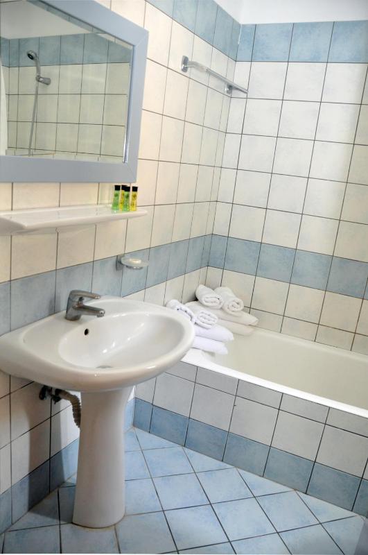 Triple Room with Garden View image 1