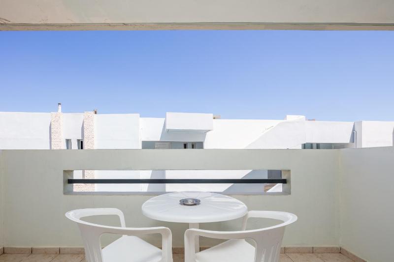Standard Room with Garden View image 4