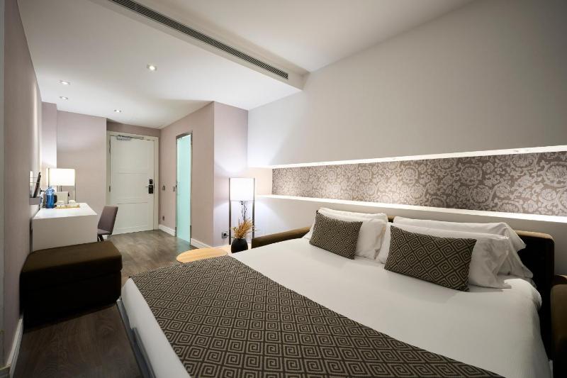 Quadruple Room (2 Adults + 2 Children) image 3