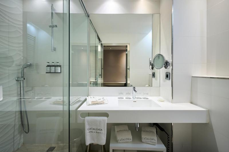 Quadruple Room (2 Adults + 2 Children) image 2