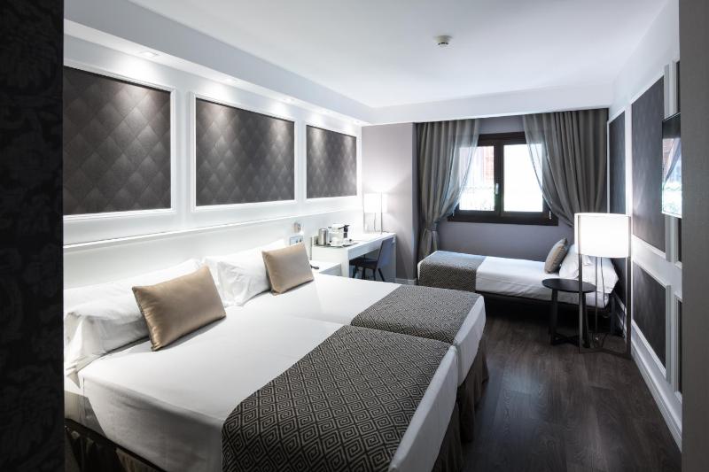 Triple Room (3 Adults) image 1