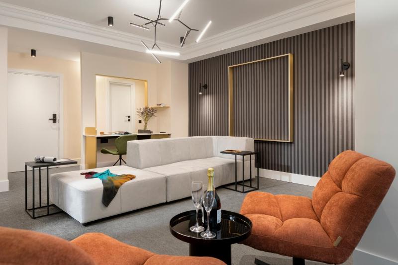 Executive Suite image 4