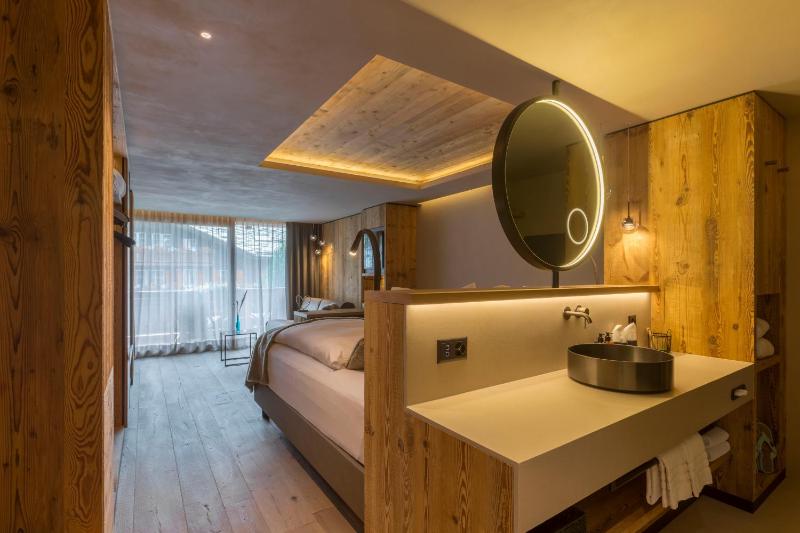 Panorama Deluxe Room with Matterhorn View image 1