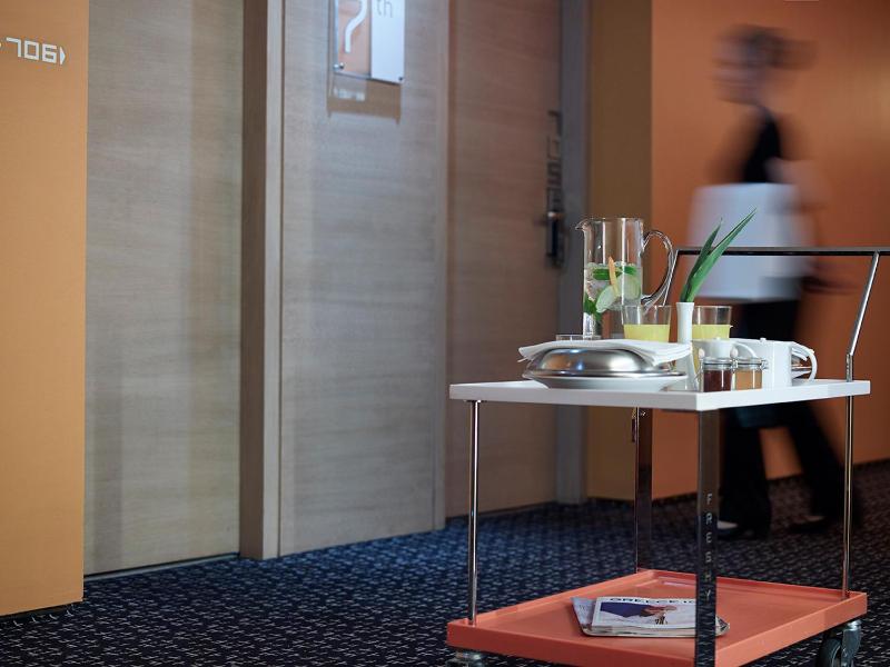 2 Double/Twin Rooms with Interconnecting Door image 1