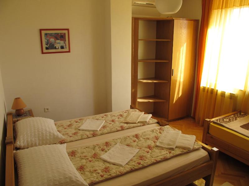 Triple Room with Private Bathroom image 3