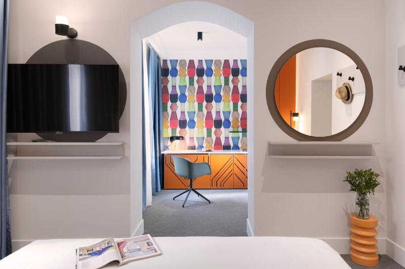 Premier Junior Suite image 3