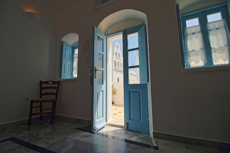 Superior Triple Room image 3