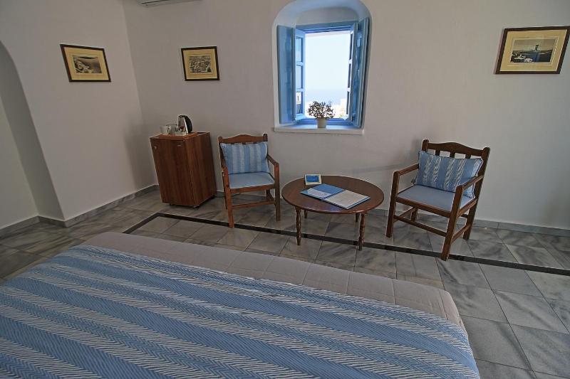 Superior Triple Room image 4