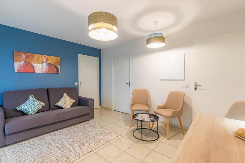 One-Bedroom Apartment image 3