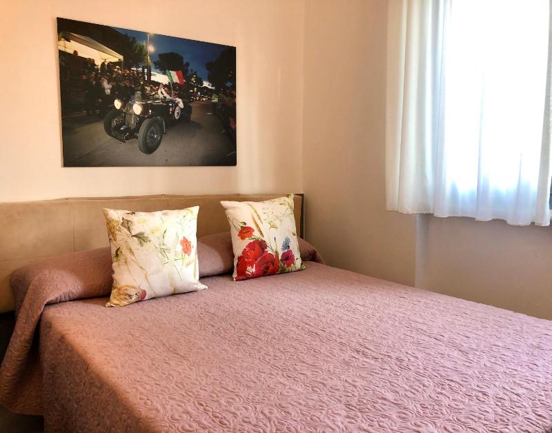 Small Double Room image 2