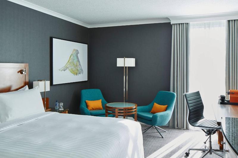 Superior King Room image 3
