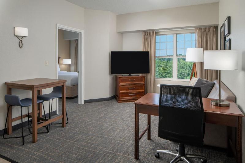 1 Bedroom Suites, 1 Queen, Sofa Bed image 1