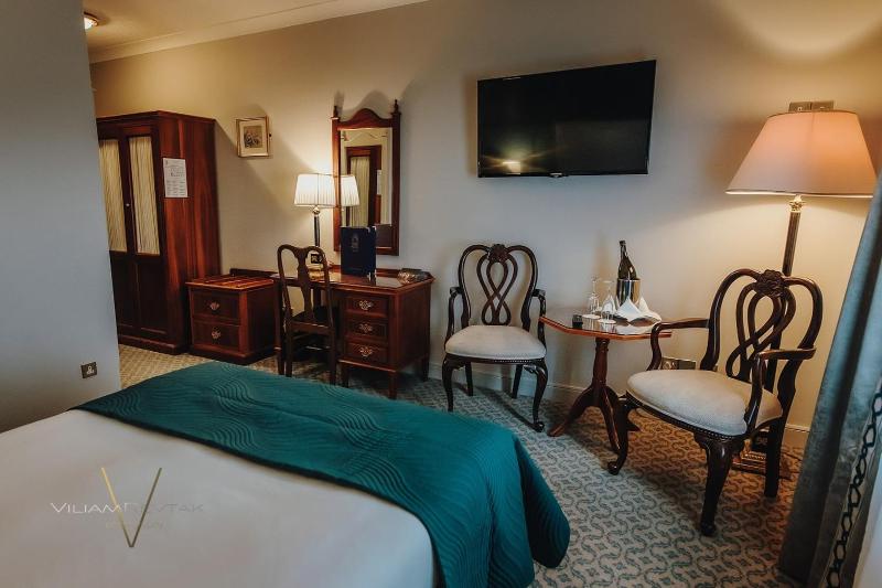 Twin Room image 2