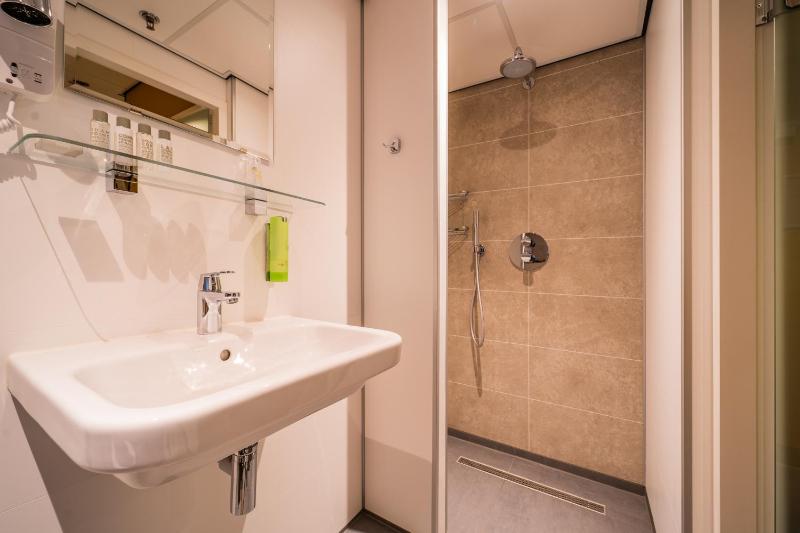 Standard Single Room image 3