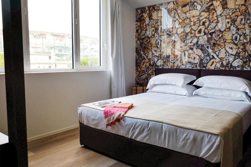 Deluxe Room image 1