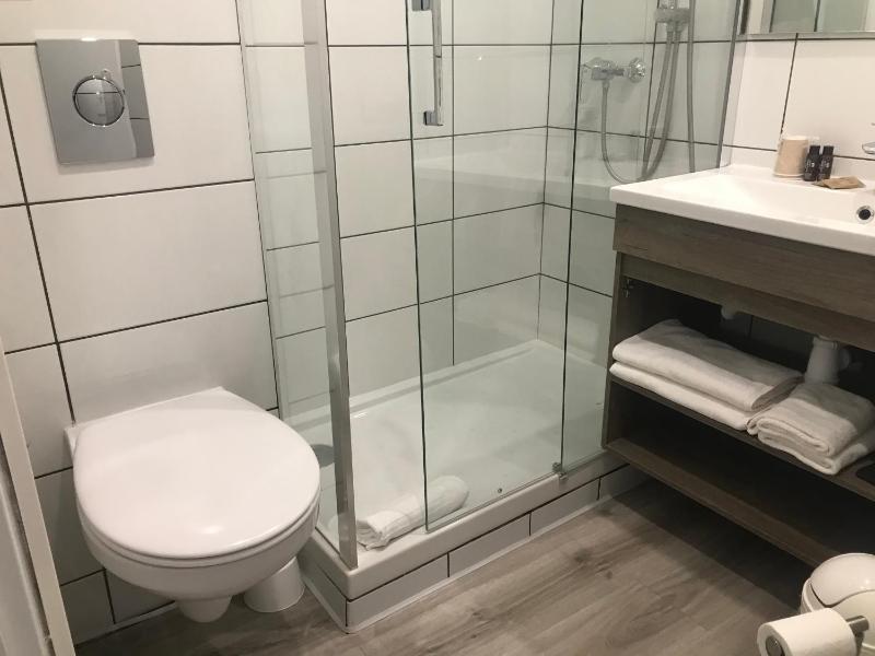 Twin Room image 2