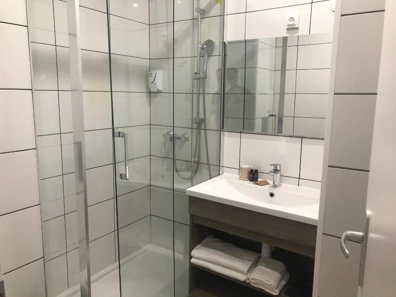 Twin Room image 3