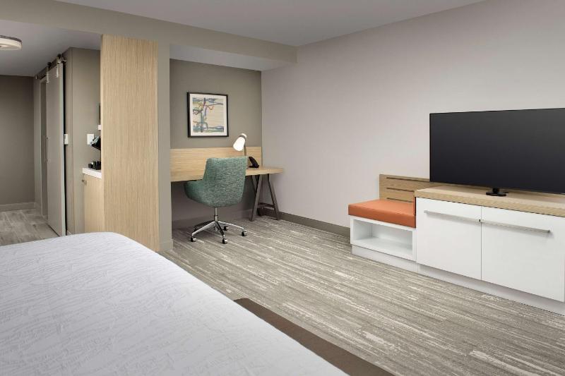 Deluxe King Room image 4