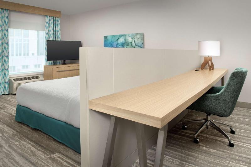 Deluxe King Room image 1
