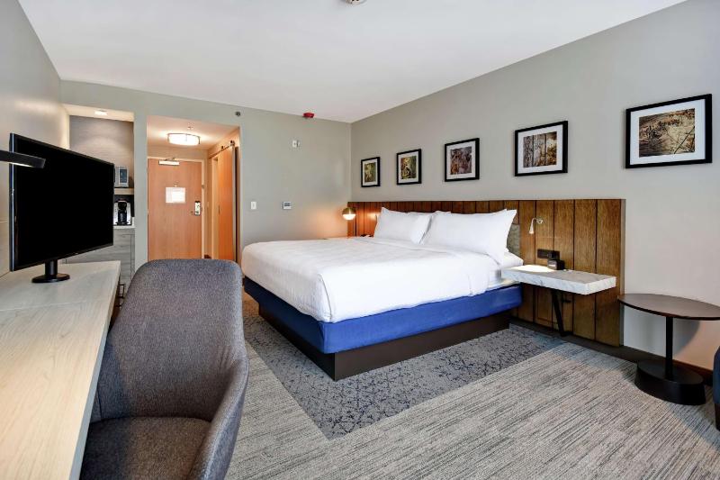 King Room image 4