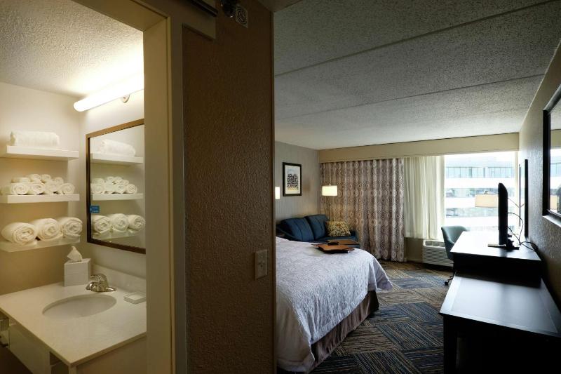 King Room with Sofa Bed - Non-Smoking image 4