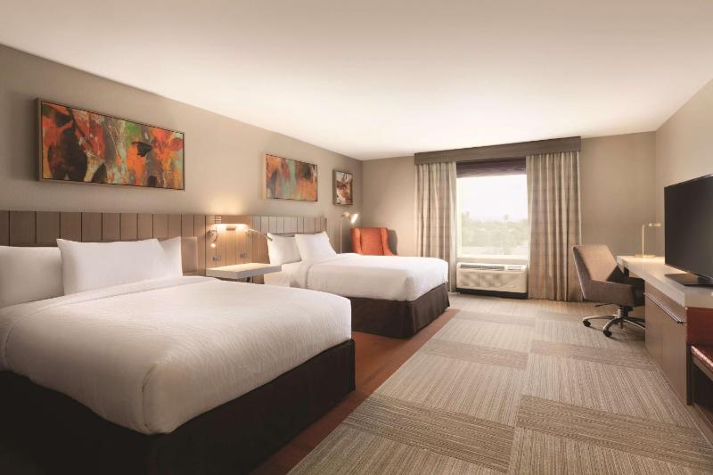 Queen Room with Two Queen Beds - Hearing Access image 2