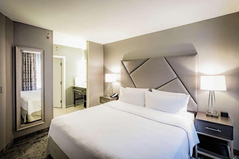 One-Bedroom King Suite - Non-Smoking image 3