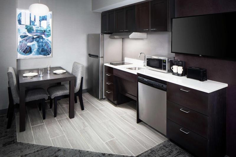 Suite with Two Double Beds - Mobility Access/Non-Smoking image 3