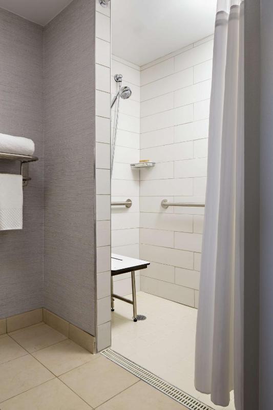 King Room - Mobility/Hearing Accessible image 2