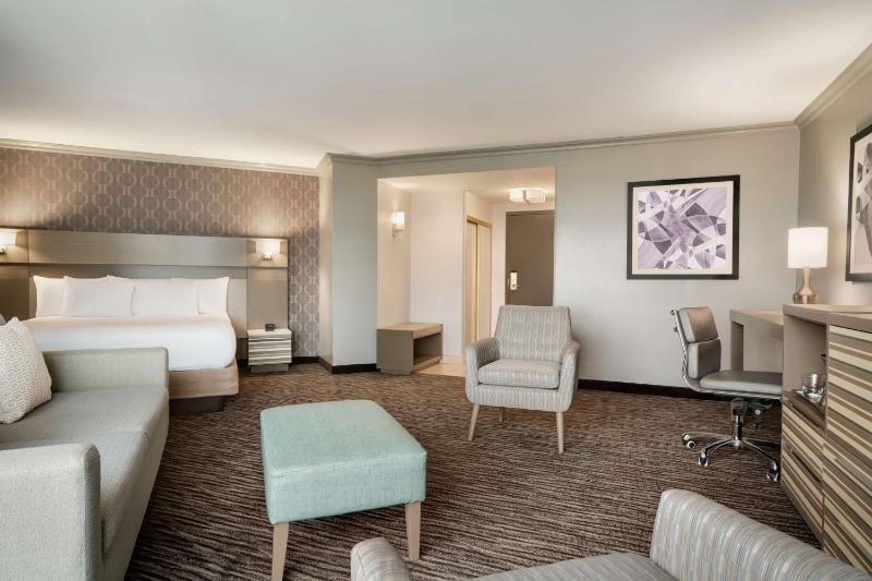Junior King Suite - Non-Smoking image 4
