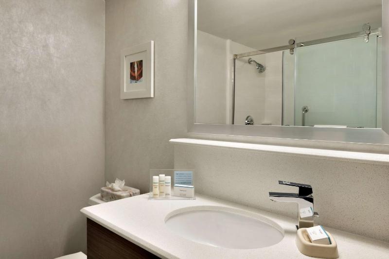 King Room with Shower - Non-Smoking image 2