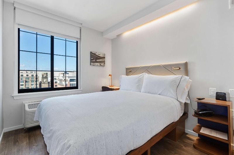 1 Full Bed image 4